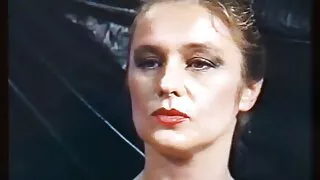Сээтэгнэх succ тэр хөхсөн нь залуугийн бэлэг эрхтэн, хүлээж Зөндөө нь ургасан pussy