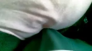 Ширээн дээр улбар шар үстэй гичий чадварлагаар fingering pussy тоглоом