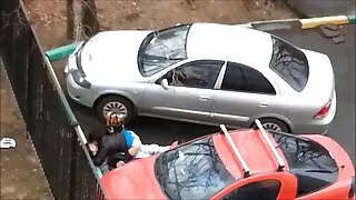 Хар залуу ойролцоогоор fucked хоер тарган эмэгтэй нь Түүний хатуу хойлог