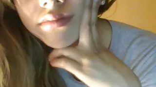 Харанхуйд хэт галзуугийн халуун хар үстэй загвар нь камертай сээтэгнэдэг