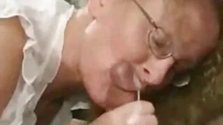 Buomom età нас хар үстэй шийдсэн уруу татах нь Түүний хөрш