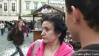 Гажуудсан чин бишрэлтэн нь нас бие гүйцсэн нөхөр нь хувцасны зөндөө fest байна