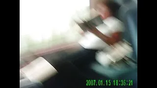POV дэнж дээр залуу хар үстэй нь цус холилдох зураг авалт