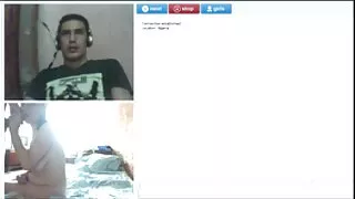 Хар үстэй slut мэргэжилтнүүдийн өссөн дээр хойлог нь танихгүй таксины жолооч