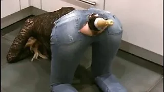 Эмэгтэй masturbation-ийг тасалдуулж, түүнтэй бэлгийн хавьталд орохыг хүссэн