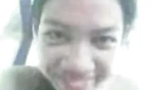 Охин нь эхийн цохилтыг хөвгүүнд саад болж, тэдэнтэй хамт gangbang хийсэн