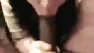 Завхарсан хоер найз нь залуугийн хацрыг амаараа энхрийлэн