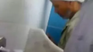 Садар самуун Улаан толгой нь CAM дээр гар хийцийн секс хийхийг санал болгов