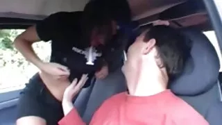 Богино үстэй шаргал Brunet fucked гэхэд horny дасгалжуулагч
