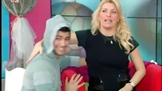Сонирхолтой Шаргал итгэлтэй найз залуу нь blowjob онлайн
