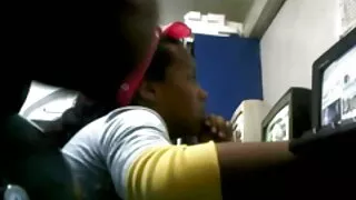 Харанхуй hued дэгдээхэйн хийсэн blowjob нь хар хүн, fondled түүний бөмбөг чин сэтгэлээсээ