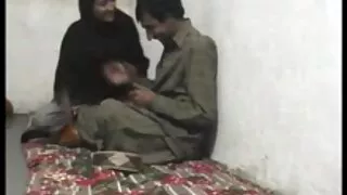 Бүрэнхий ragazza охин тарчлан хувийн видео дээр чичиргээ нь ангархай
