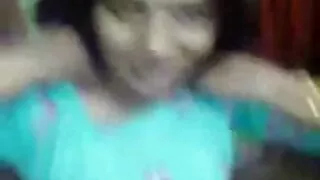 Өсгий дэх Оросын brunette-ийн нүхэнд давхар нэвтрэх
