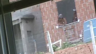 Тэр нойтон хувцсаа тайлж, тэр даруй fucked гэхэд найз залуу