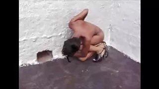 Нүдний шилтэй Орос оюутан хувийн POV blowjob өгдөг