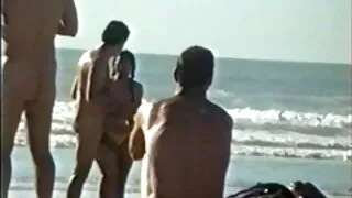 Сайхан шаргал үстэй өглөө нь унтлагын өрөөнд эротик шоугаар эхэлдэг