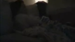 Эрэгтэй нь эмэгтэй masturbation-ийг зогсоож, түүнийг өөрөө дур тавихад хүргэсэн