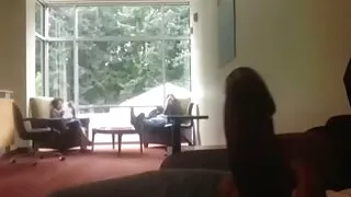 Элизагийн эхнэр өмссөн цасан maiden болон fondles нөхрийн phallus