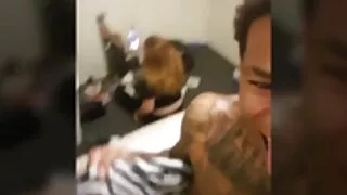 Twerk болон blowjob дараа цутгах үед Азийн Pussy shaggy-д өгдөг